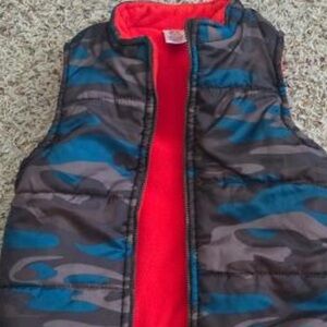New Kids Camo Puffer Vest - Blue and grayish brown, Size 6, new $7.00